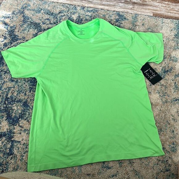 NWT Mens Fabletics The Training Day Tee - Picture 1 of 4